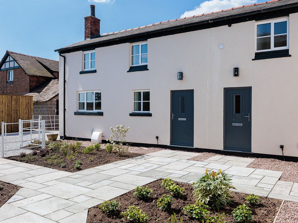 2 bed mews house for sale in Sandy Brow Close, Tarporley Road, Cotebrook CW6, £425,000