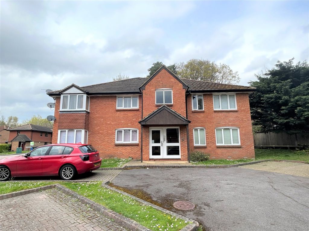 1 bed flat for sale in Horatio Avenue, Warfield, Bracknell RG42, £230,000