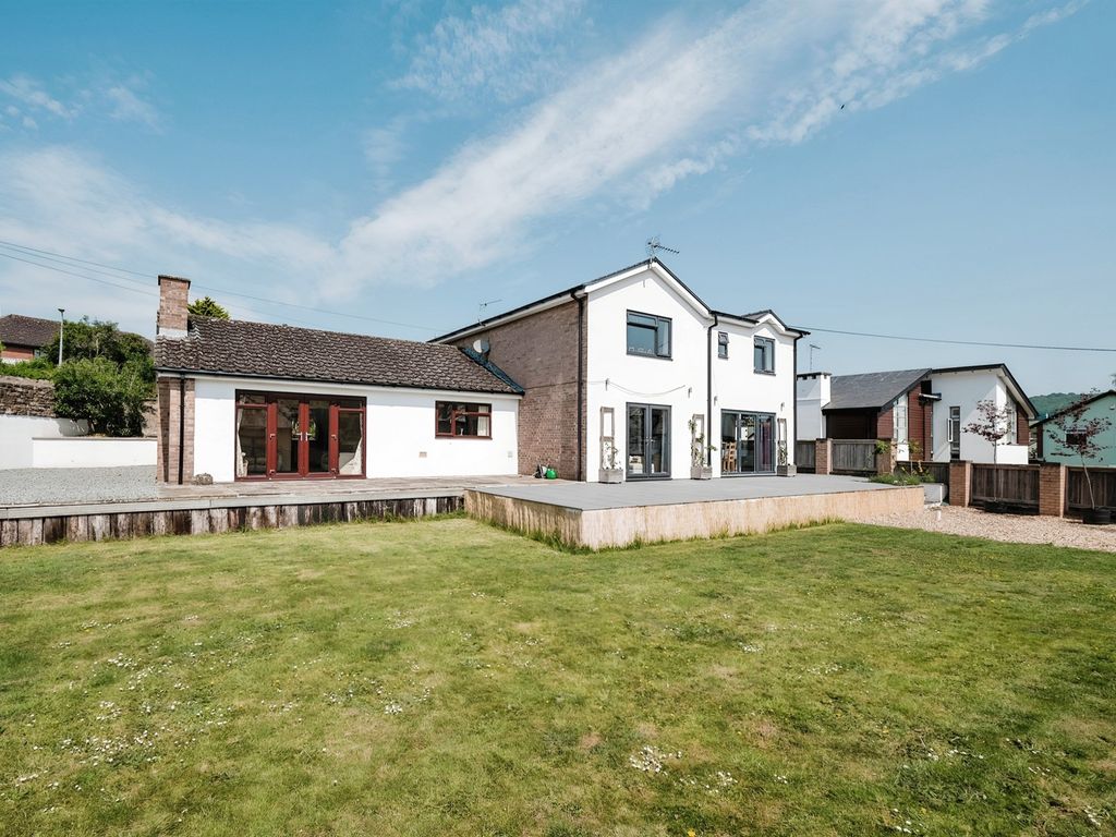 4 bed detached house for sale in Dixton Close, Monmouth NP25, £795,000