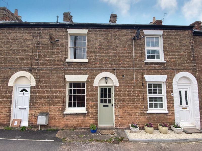 2 bed terraced house to rent in South Street, Taunton TA1, £995 pcm