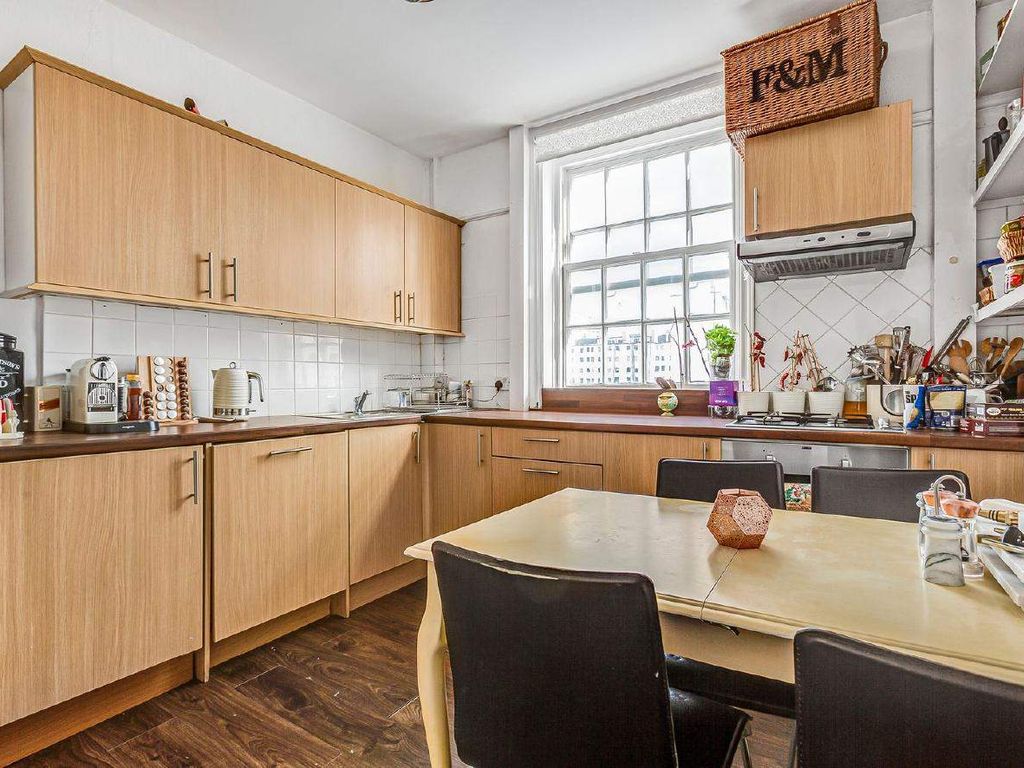 4 bed flat for sale in Baker Street, London NW1, £1,750,000