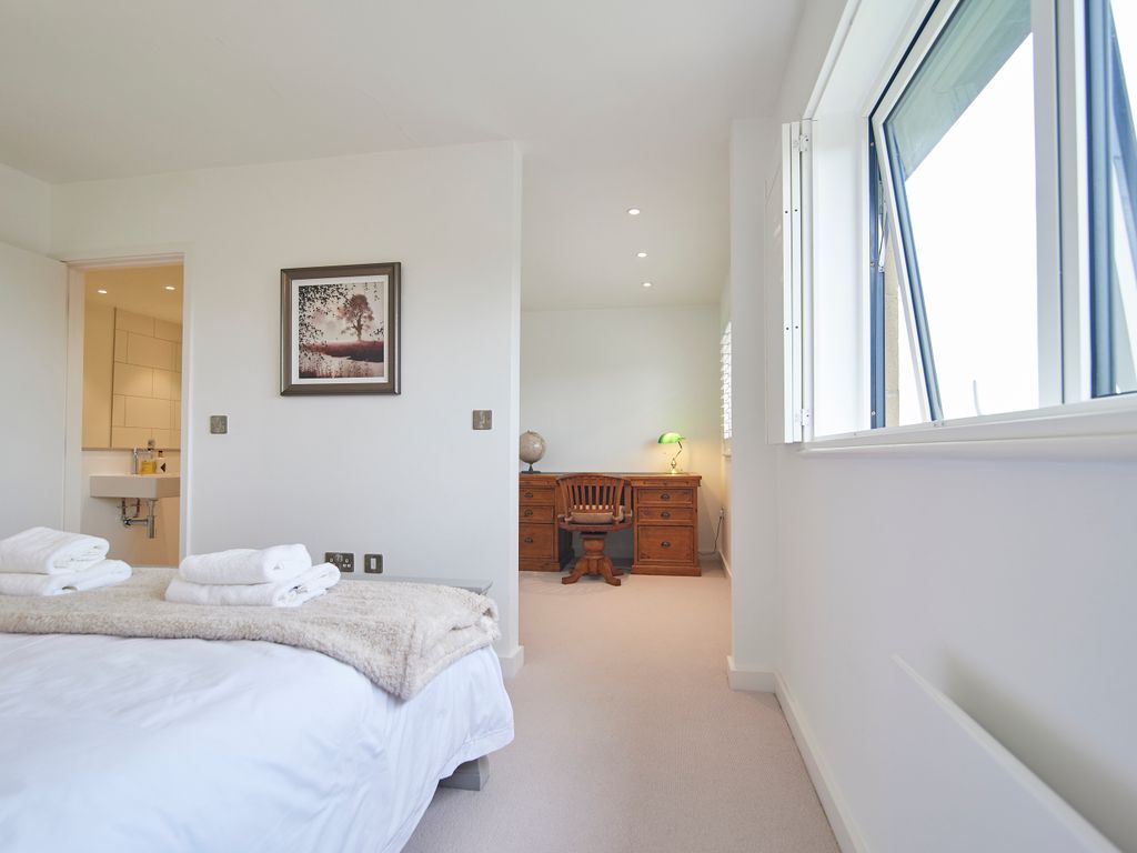 2 bed flat for sale in Lansdown Road, Bath BA1, £525,000