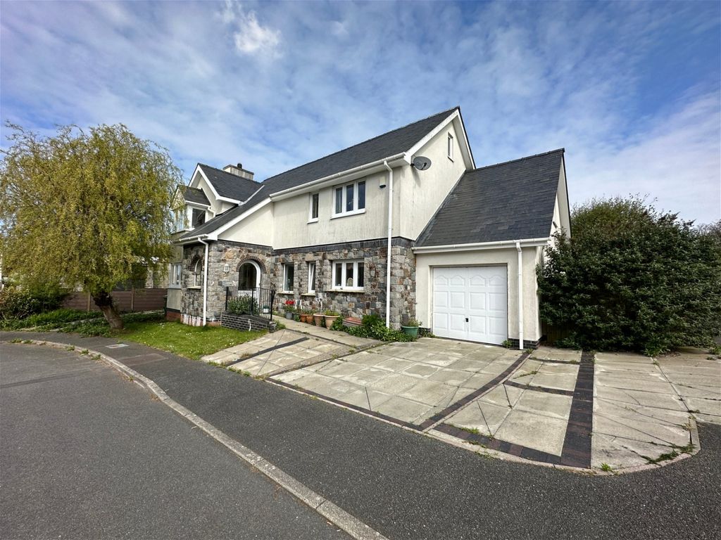 7 bed detached house for sale in Maes Y Ffridd, Gwalchmai, Holyhead LL65, £475,000