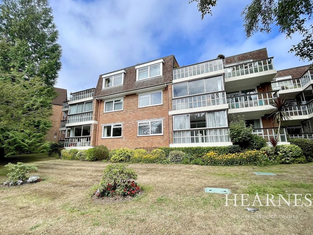 3 bed flat for sale in Braidley Road, Meyrick Park, Bournemouth BH2, £365,000