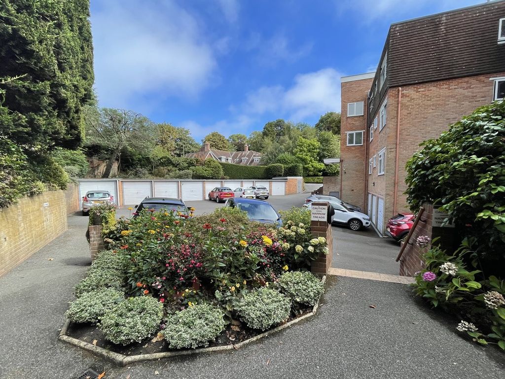 3 bed flat for sale in Braidley Road, Meyrick Park, Bournemouth BH2, £365,000