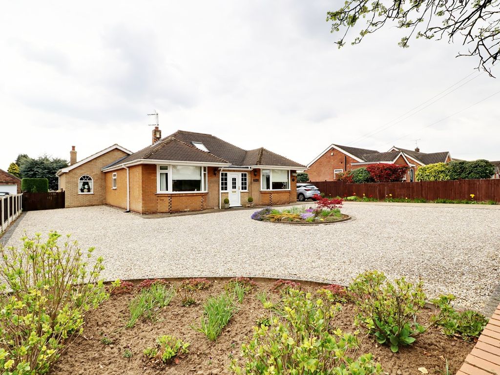 3 bed bungalow for sale in Messingham Lane, Scawby, Brigg DN20, £425,000