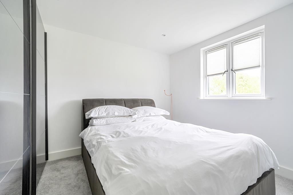 1 bed flat for sale in Windsor, Berkshire SL4, £350,000