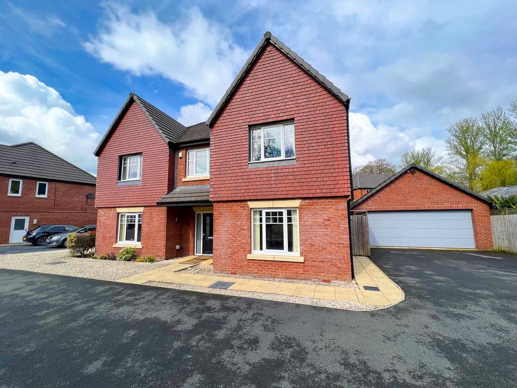 5 bed detached house for sale in Chaworth Close, Alfreton DE55, £625,000