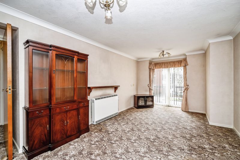 2 bed flat for sale in Aspley Court, Bedford MK40, £100,000