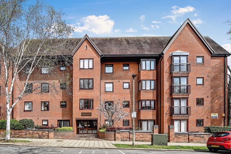 2 bed flat for sale in Aspley Court, Bedford MK40, £100,000