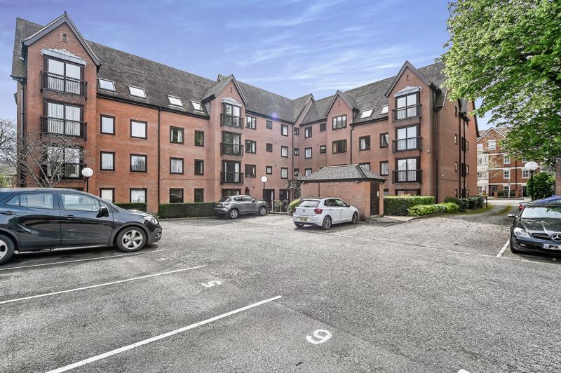 2 bed flat for sale in Aspley Court, Bedford MK40, £100,000