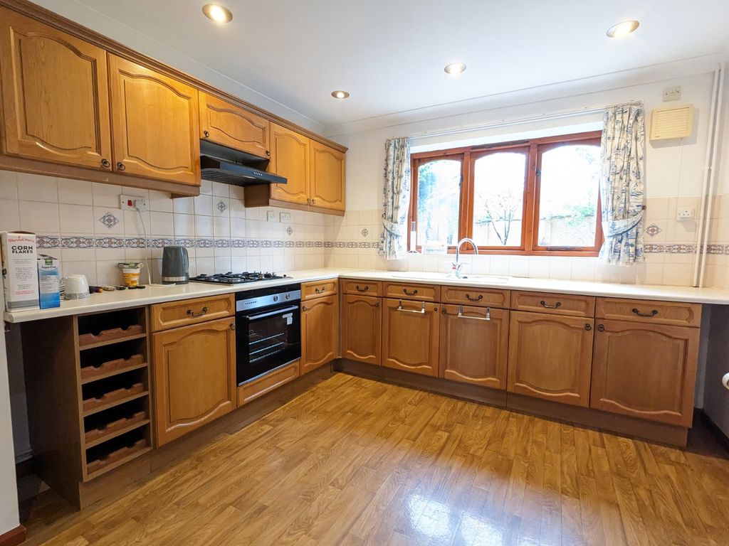 3 bed detached house to rent in Vickers Close, Rothwell NN14, £1,595 pcm