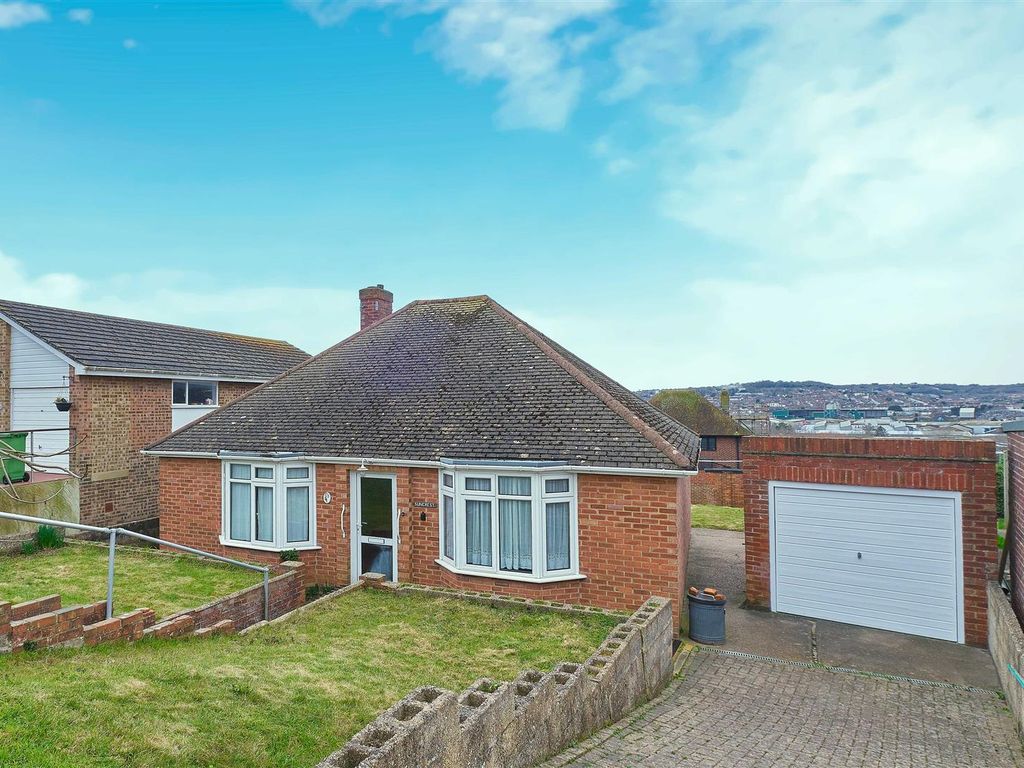 3 bed bungalow for sale in Arundel Road, Newhaven BN9, £350,000