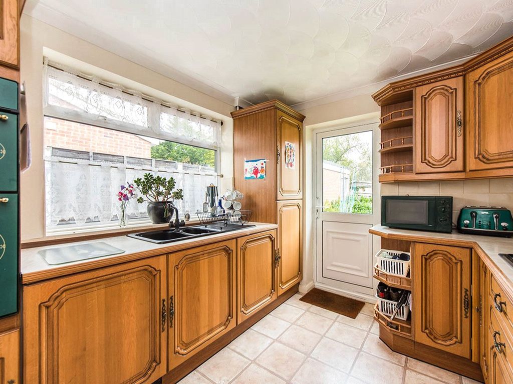 2 bed bungalow for sale in Carrington Avenue, Hounslow TW3, £520,000