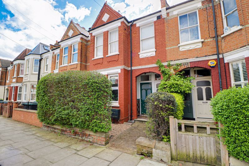 2 bed maisonette for sale in Maryland Road, London N22, £425,000