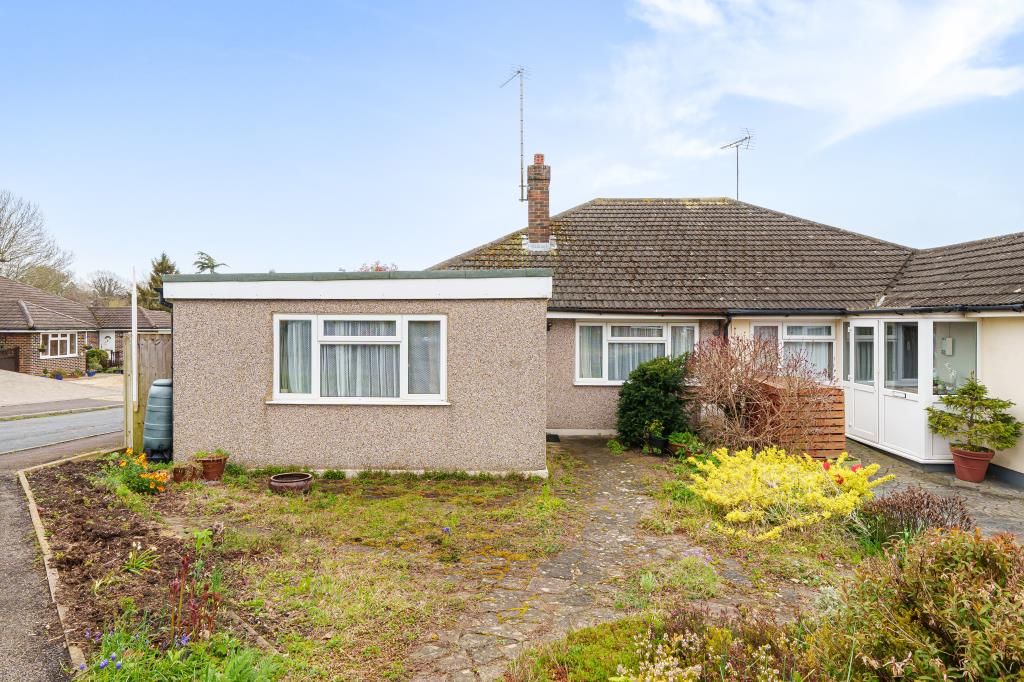 4 bed bungalow for sale in Chesham, Buckinghamshire HP5, £450,000