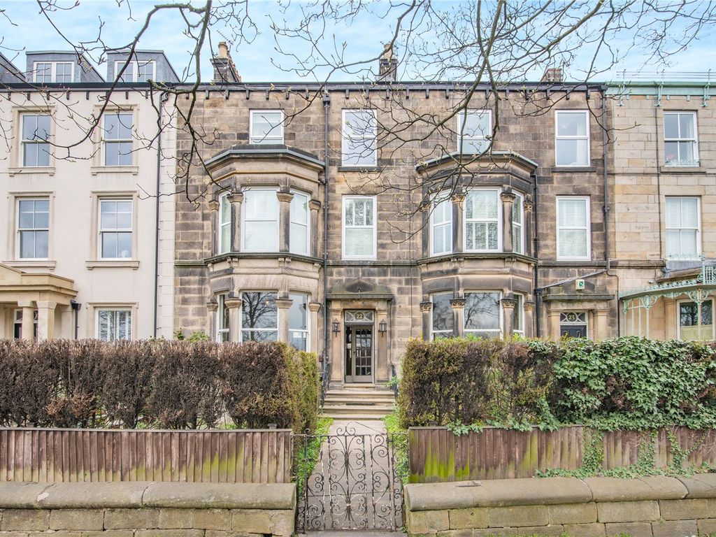 2 bed flat for sale in York Place, Harrogate, North Yorkshire HG1, £425,000