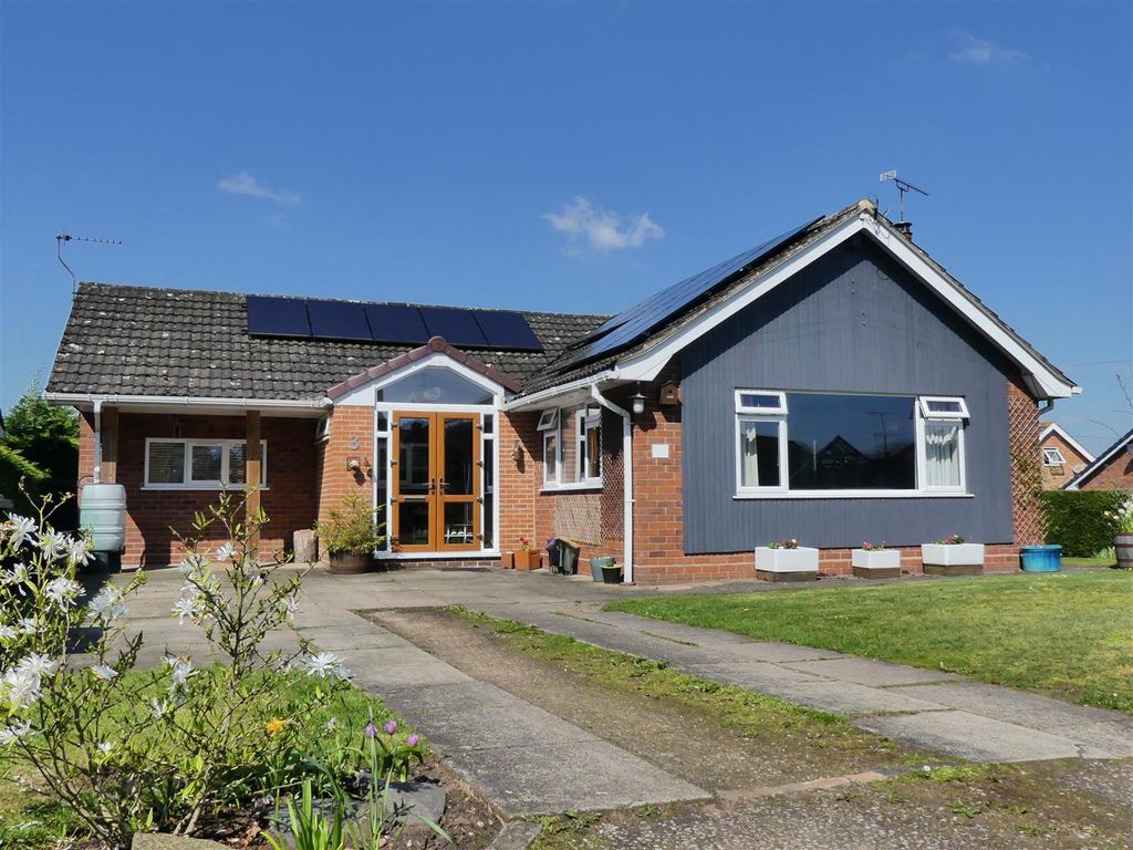 3 bed detached bungalow for sale in Windmill Lane, Buerton, Buerton, Cheshire CW3, £375,000
