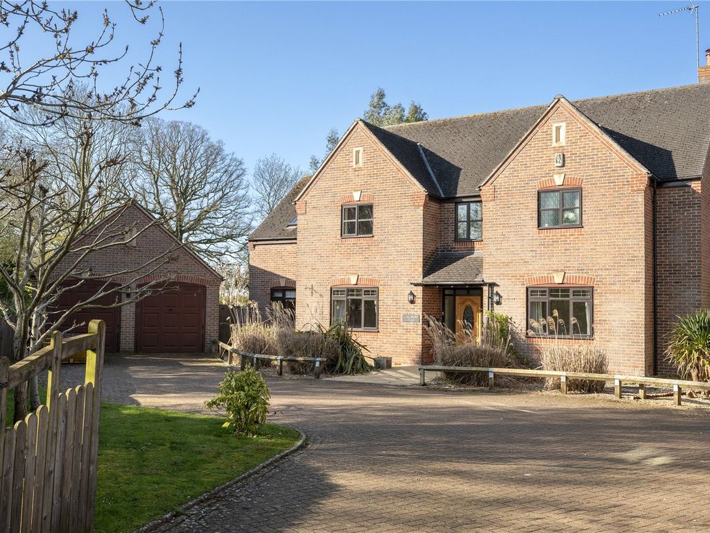 5 bed detached house for sale in Barford Road, Bloxham, Banbury, Oxfordshire OX15, £990,000