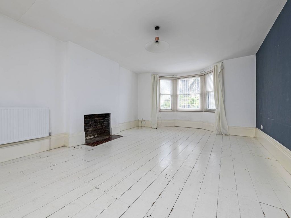 1 bed flat for sale in Acre Lane, Brixton, London SW2, £475,000