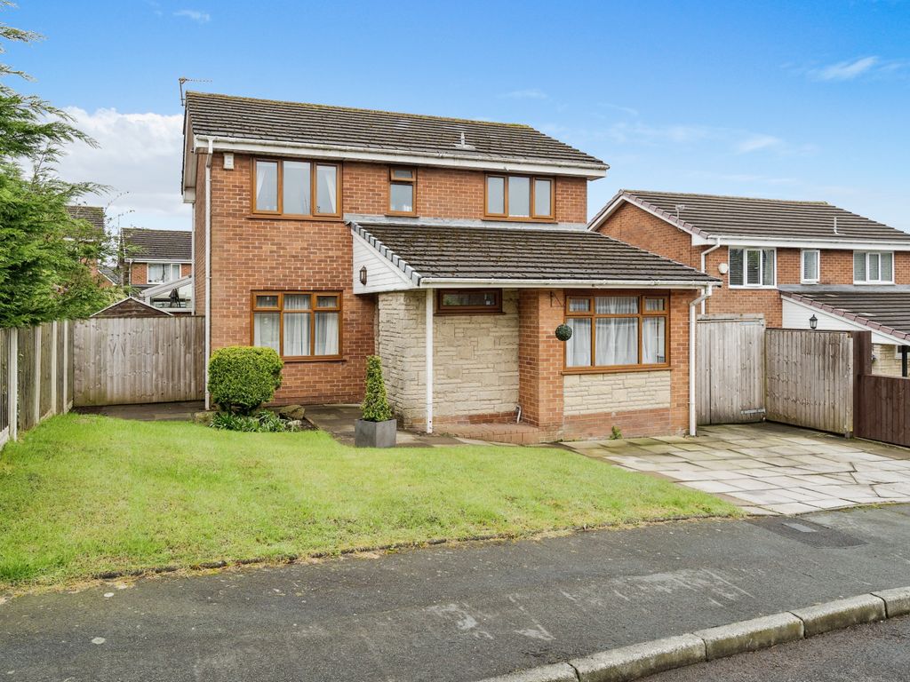 4 bed detached house for sale in Appledore Drive, Bolton BL2, £350,000