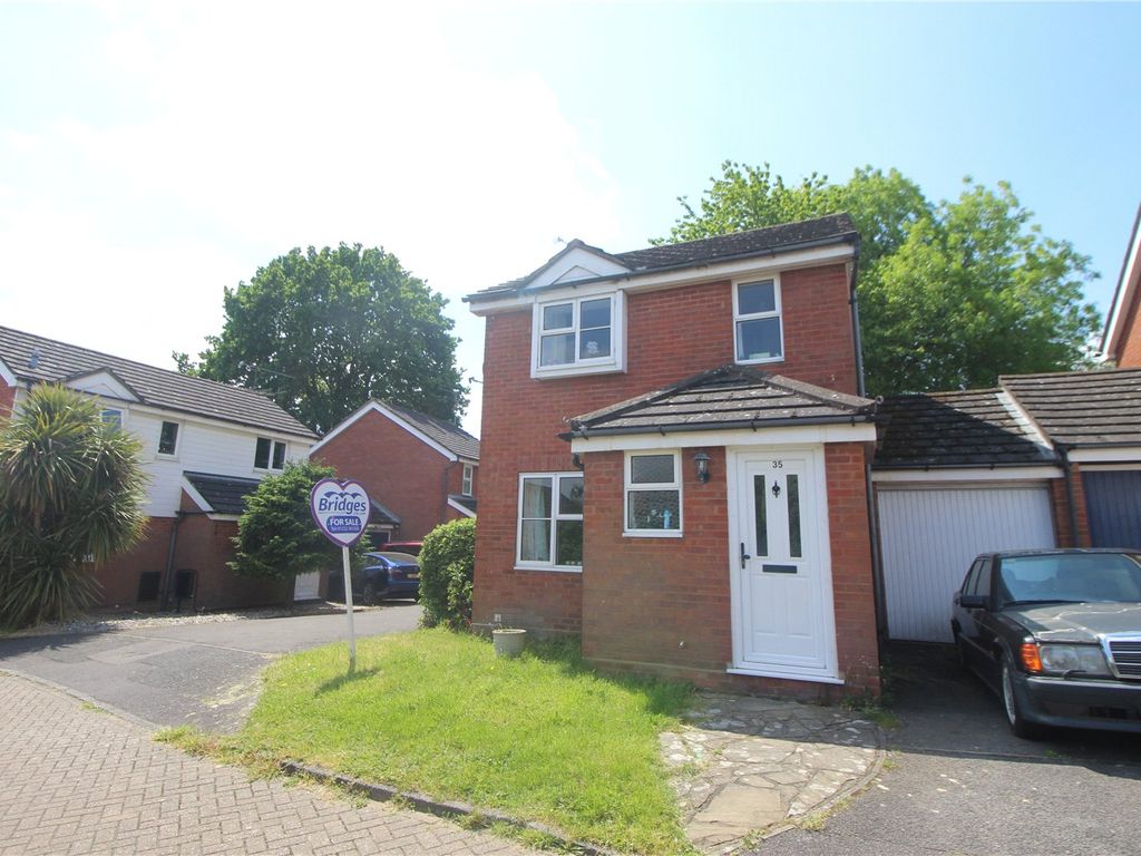 4 bed detached house for sale in Morton Close, Frimley, Camberley, Surrey GU16, £425,000