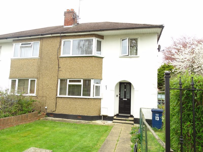 2 bed flat for sale in Connaught Road, Barnet EN5, £380,000