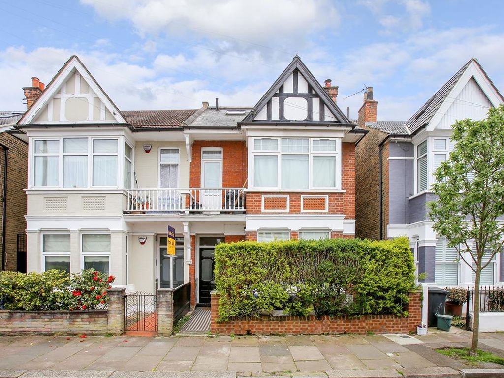 3 bed flat for sale in Whitehall Gardens, Acton W3, £625,000