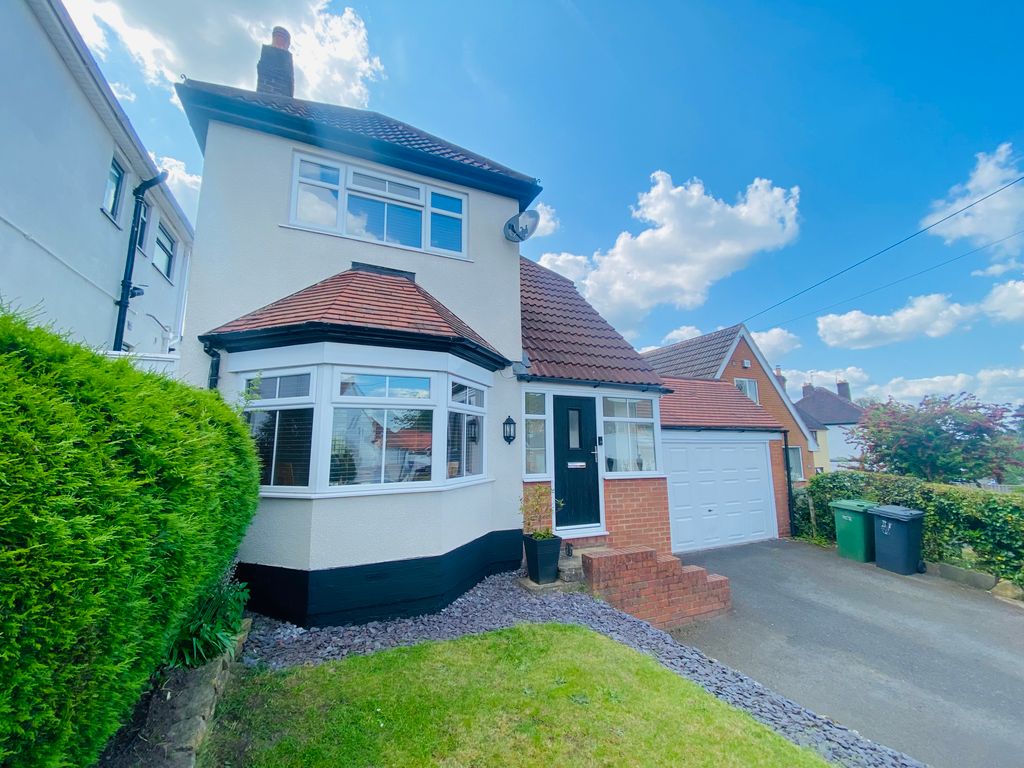 3 bed detached house for sale in Church Hill, Penn, Wolverhampton WV4, £375,000