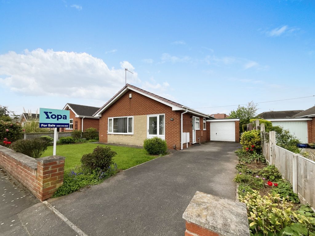 3 bed detached bungalow for sale in Stonecross Drive, Sprotbrough, Doncaster DN5, £350,000