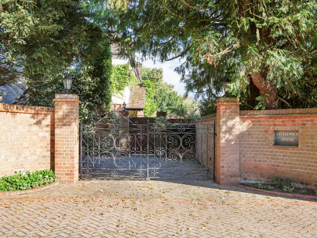7 bed detached house for sale in Jubilee Road, Littlewick Green, Berkshire SL6, £3,250,000