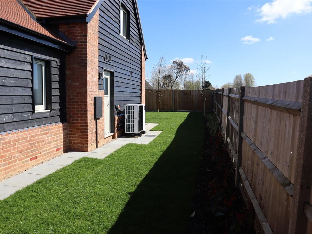 New home, 4 bed detached house for sale in Dunstable Road, Toddington, Dunstable LU5, £775,000