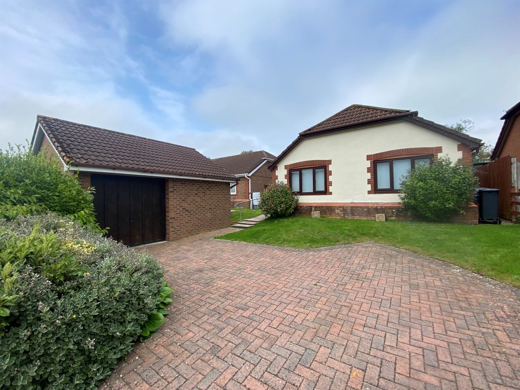 3 bed detached bungalow for sale in Woodcock Way, Chardstock, Axminster EX13, £415,000