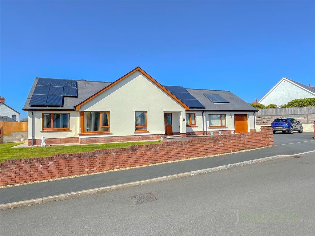 3 bed detached bungalow for sale in Tir Annedd, Bryn Awelon, Penparc, Cardigan SA43, £450,000