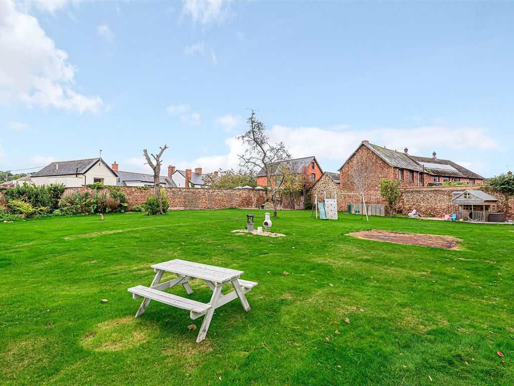 19 bed detached house for sale in Long Street, Taunton TA4, £895,000