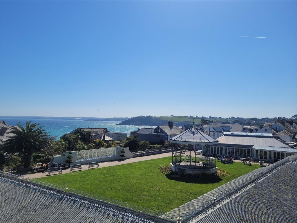 2 bed flat for sale in Emslie Road, Falmouth TR11, £465,000