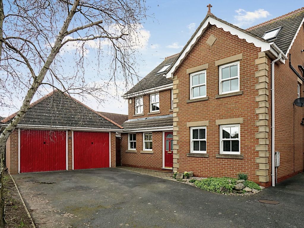 5 bed detached house for sale in Goodwood Close, Stretton, Burton-On-Trent DE13, £499,950