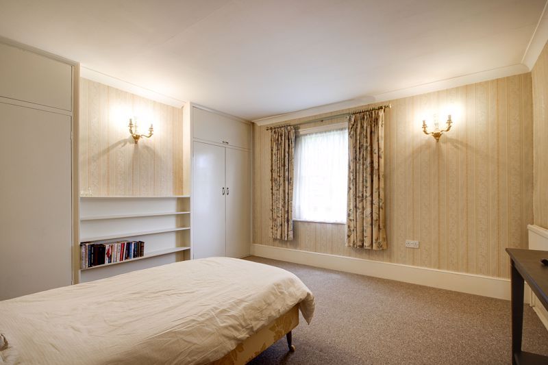 2 bed property for sale in Chase Side, Enfield EN2, £499,995