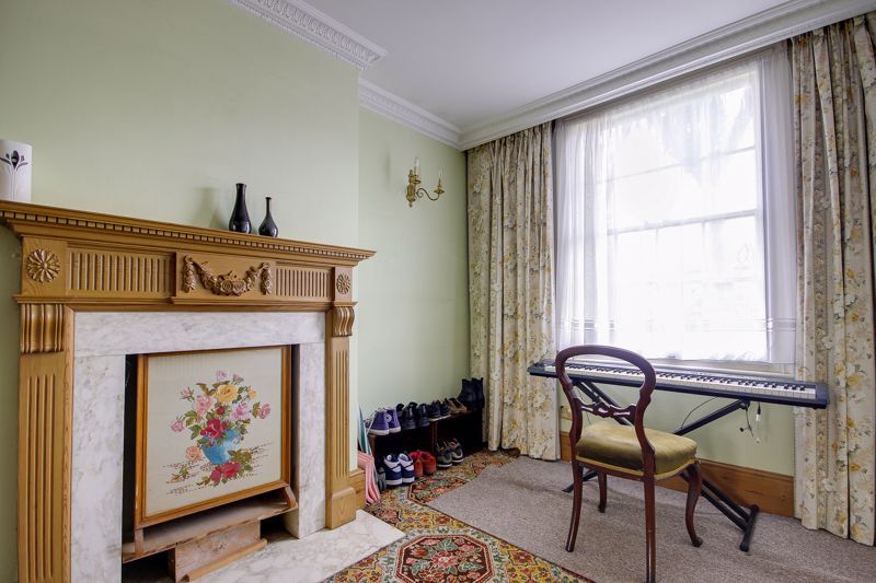 2 bed property for sale in Chase Side, Enfield EN2, £499,995