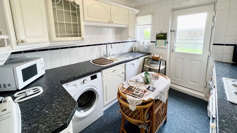 2 bed flat for sale in Alvingham Road, Scunthorpe DN16, £85,000