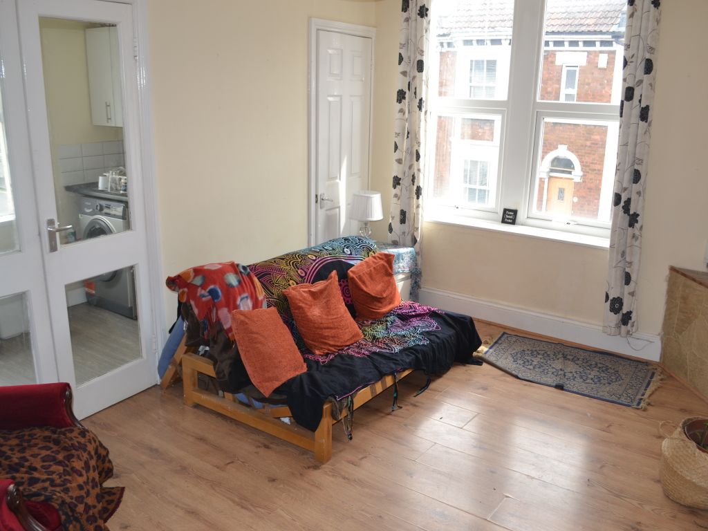 2 bed flat to rent in Chaplin Road, Easton, Bristol BS5, £1,500 pcm