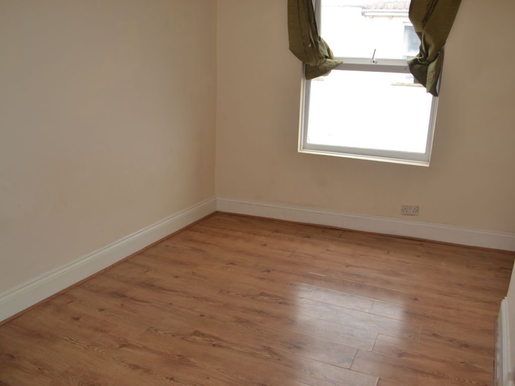 2 bed flat to rent in Chaplin Road, Easton, Bristol BS5, £1,500 pcm