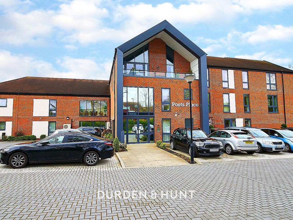 1 bed flat for sale in Poets Place, Loughton IG10, £380,000