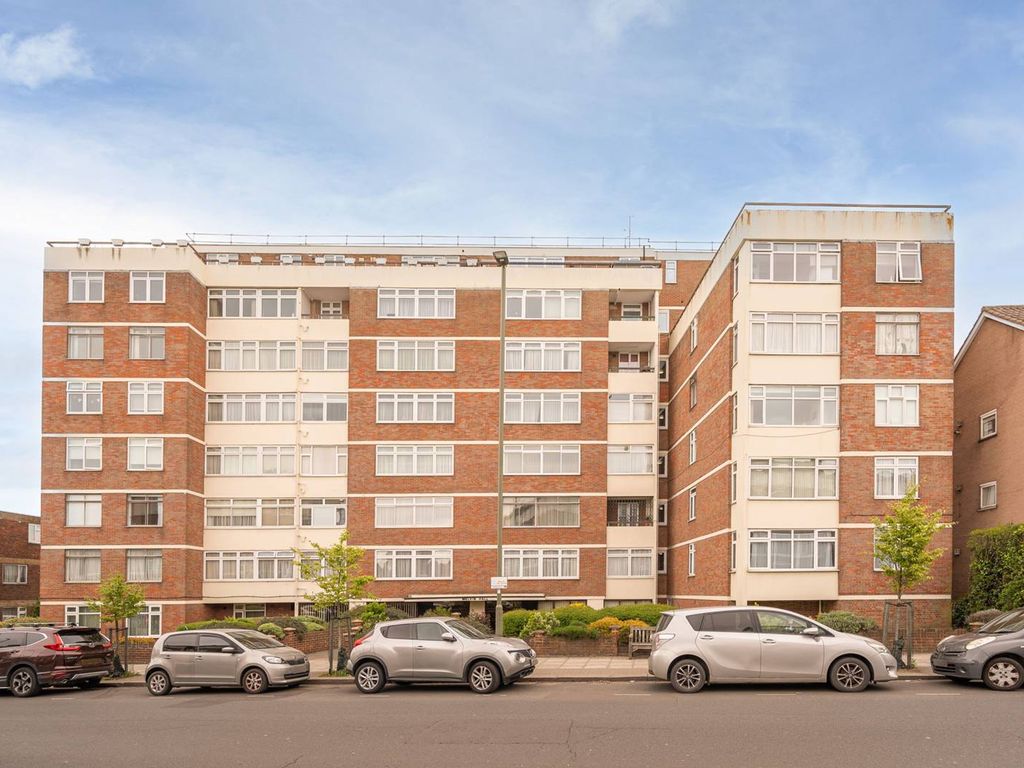 2 bed flat for sale in Golders Green Road, Golders Green, London NW11, £380,000