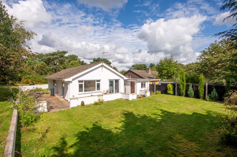 3 bed detached bungalow for sale in Filleul Road, Sandford, Wareham BH20, £515,000