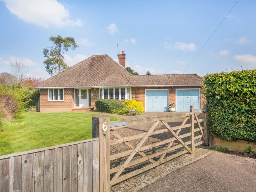 3 bed bungalow for sale in Long Park Close, Chesham Bois, Amersham HP6, £850,000