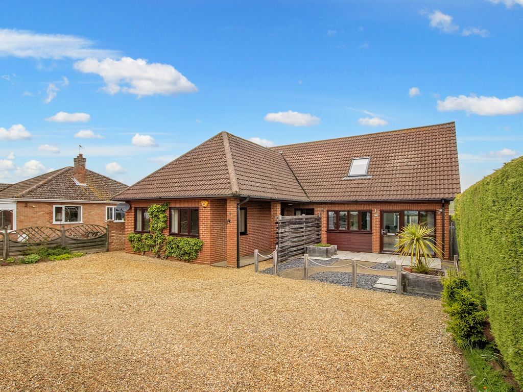 4 bed detached house for sale in Broadway, Heacham, King