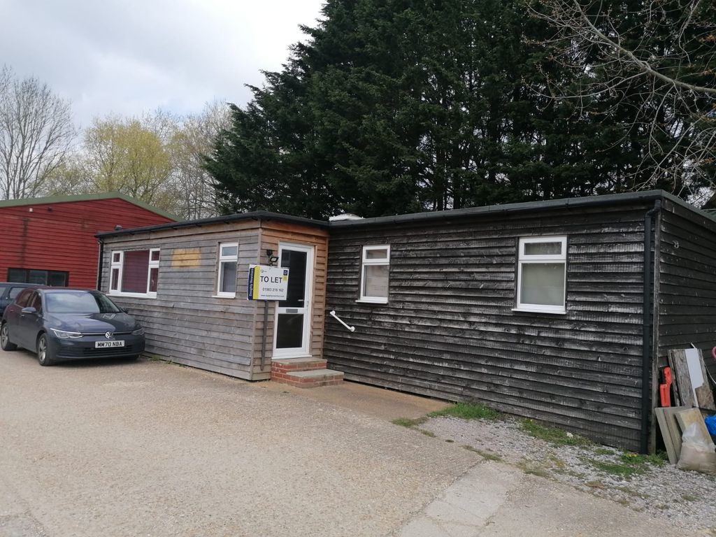 Office to let in Station Road, Ryde PO33, £11,500 pa