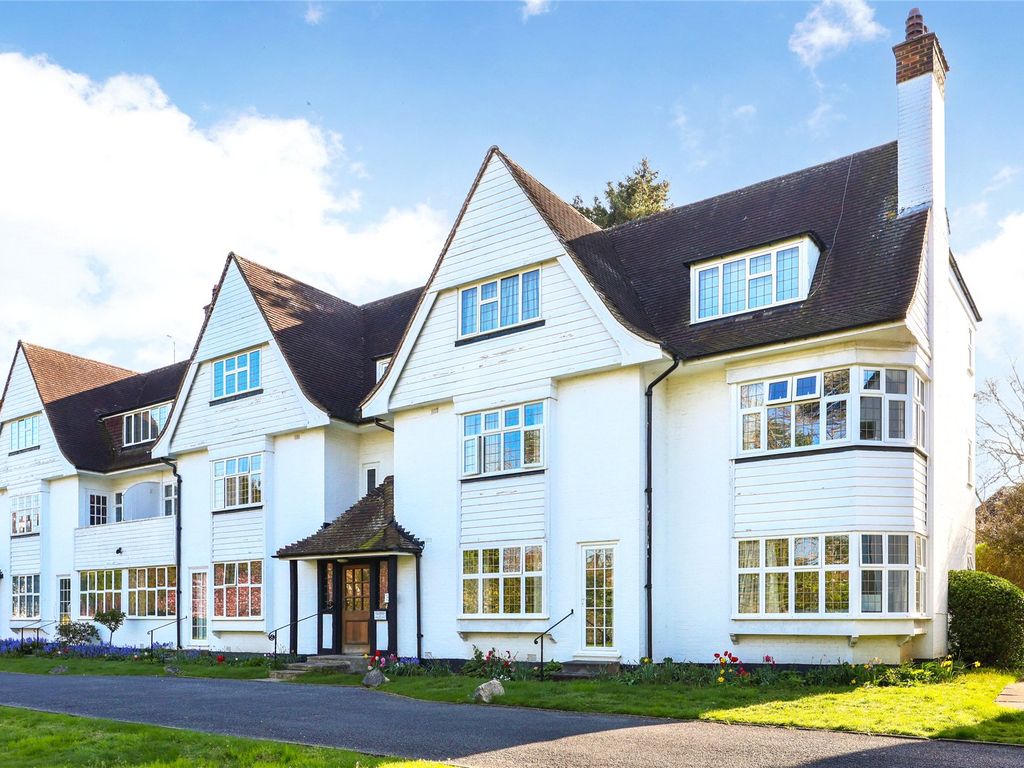 3 bed flat for sale in Leicester House, Watts Road, Thames Ditton KT7, £675,000