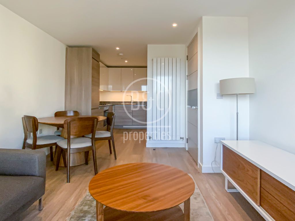 1 bed flat for sale in Royal Victoria Gardens, Whiting Way, Marine Wharf, London SE16, £420,000